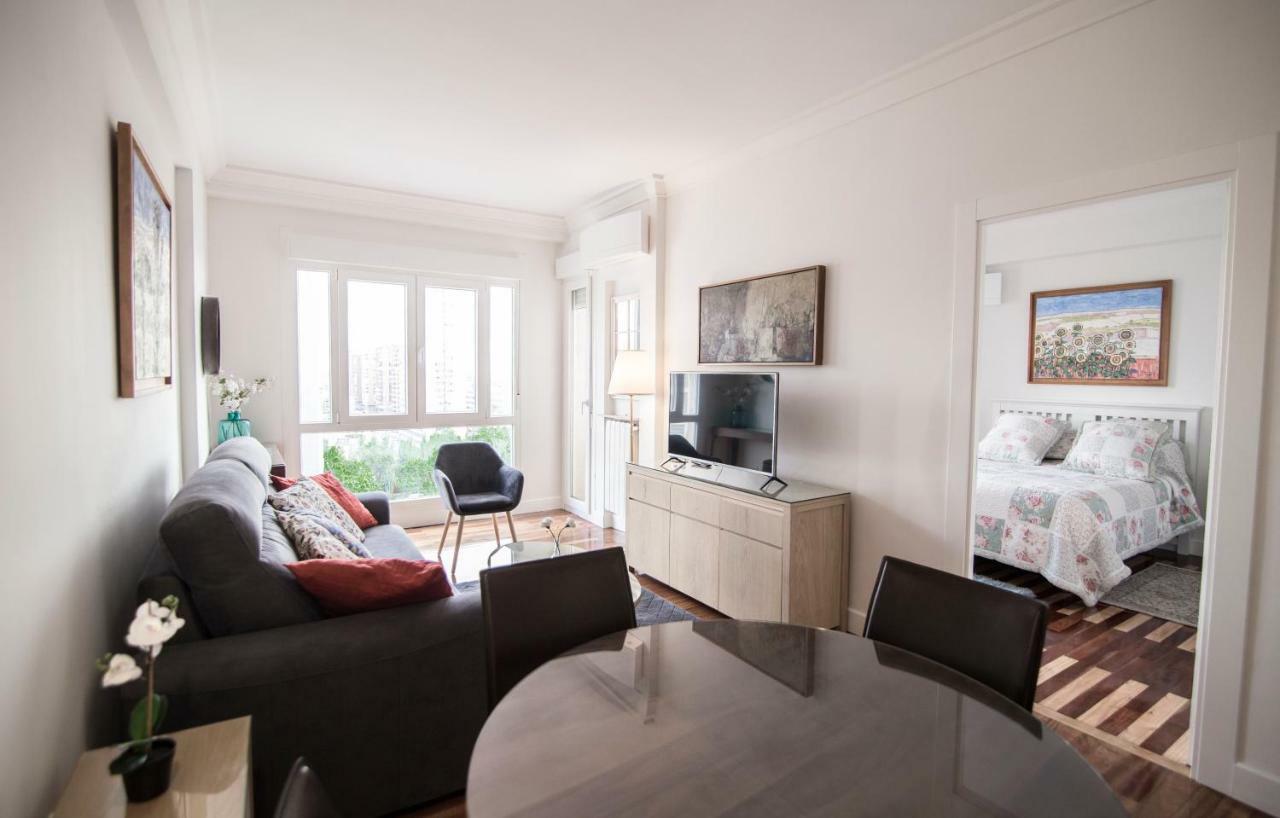 Appartamento Elegant retreat business district Bernabéu Madrid Esterno foto